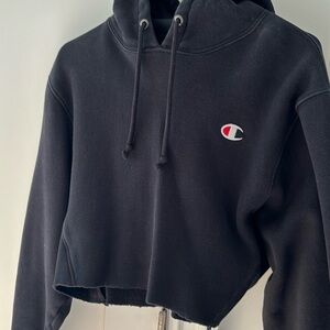 Cropped Champion hoodie with raw hem